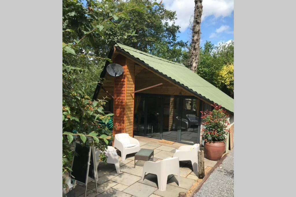 The Shed . A Cosy, Peaceful, 96% Recycled, Chalet. Διαμέρισμα Σουόνσι Εξωτερικό φωτογραφία